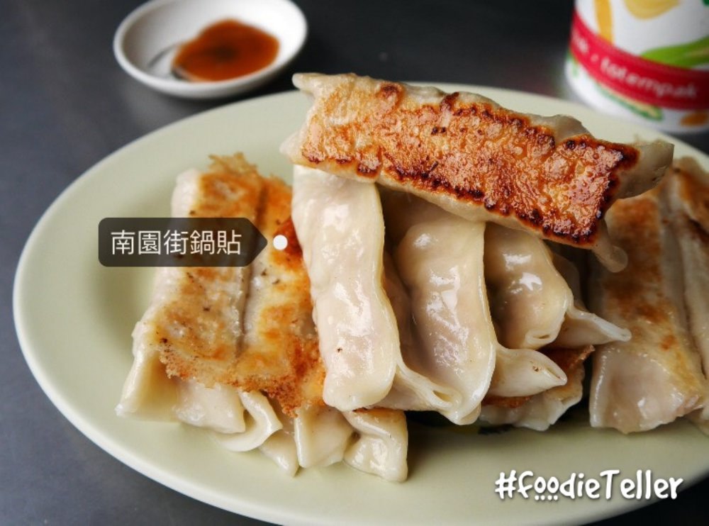 台南｜成大美食｜南園街鍋貼 飽滿又大顆的巷弄超人氣排隊美食。